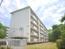 小栗栖北団地18棟の外観