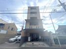ラルゴ仁王門の外観