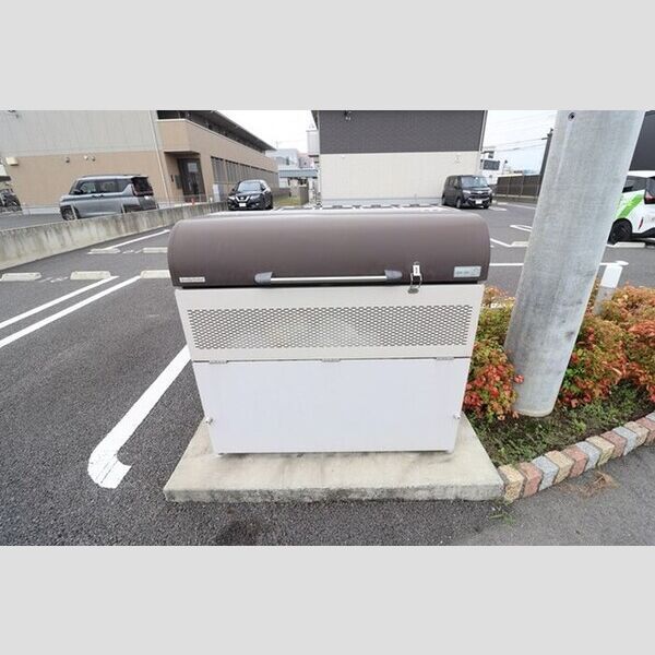 近くにゴミ置場あり