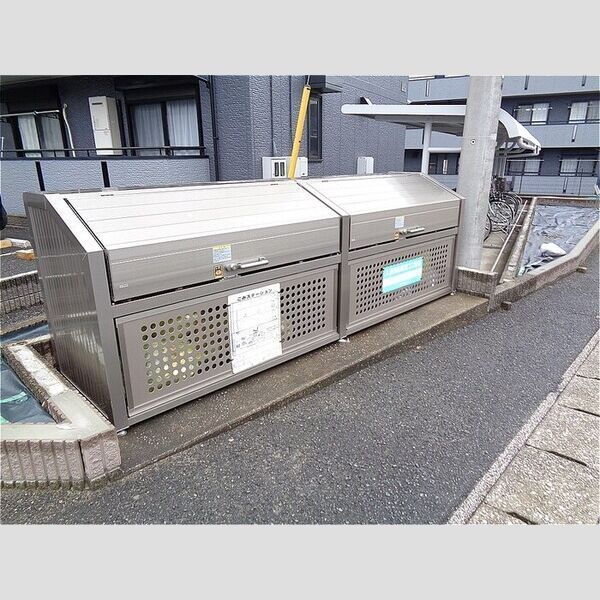 近くにゴミストッカーあり