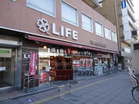 近くのライフ吉祥寺駅南店まで330m（徒歩5分）
