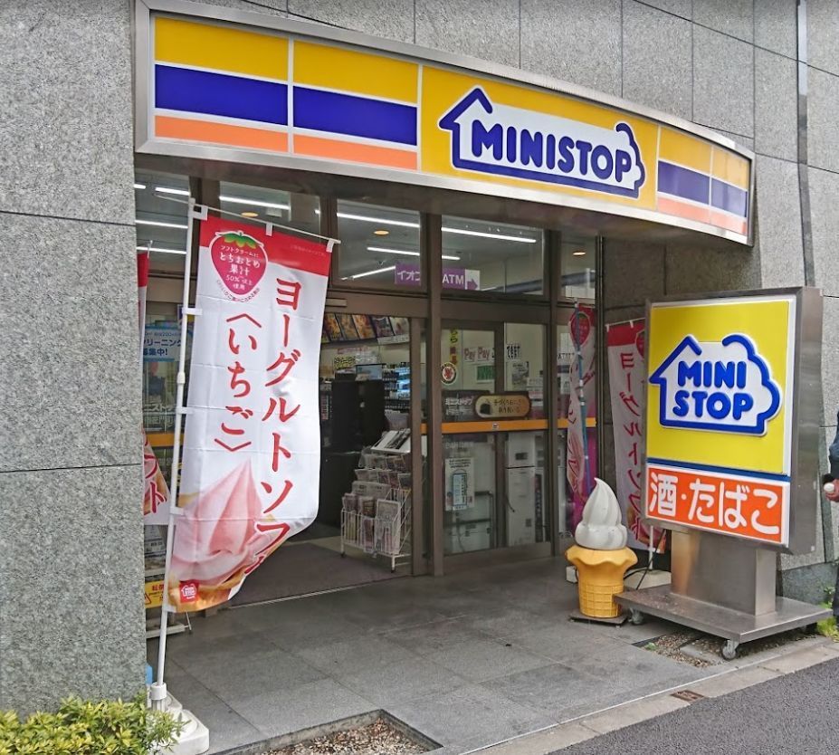 近くのミニストップ　新宿左門町店まで202m（徒歩3分）