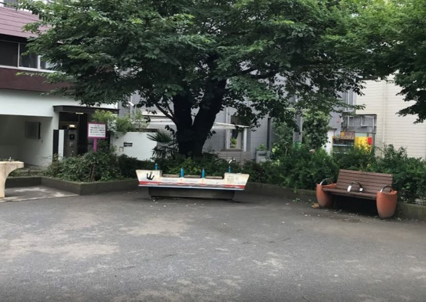 近くの代々木みどり公園まで939m(徒歩12分)
