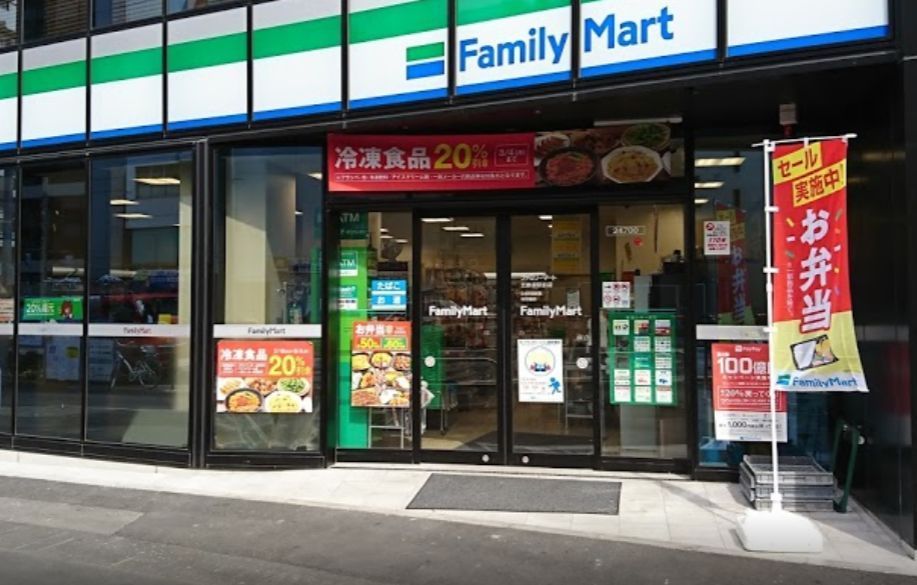 近くのファミリーマート 北参道駅前店まで229m(徒歩3分)