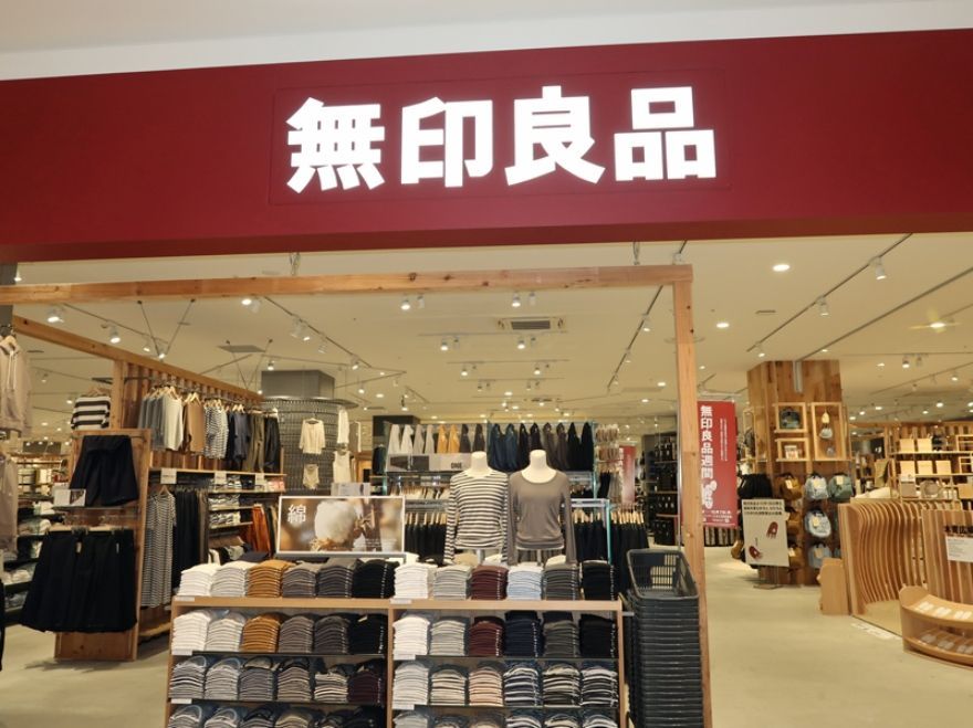 近くの無印良品浅草ROXまで704m（徒歩9分）