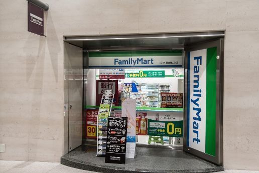近くのファミリーマートＩＢＭ箱崎ビル店まで172m（徒歩3分）
