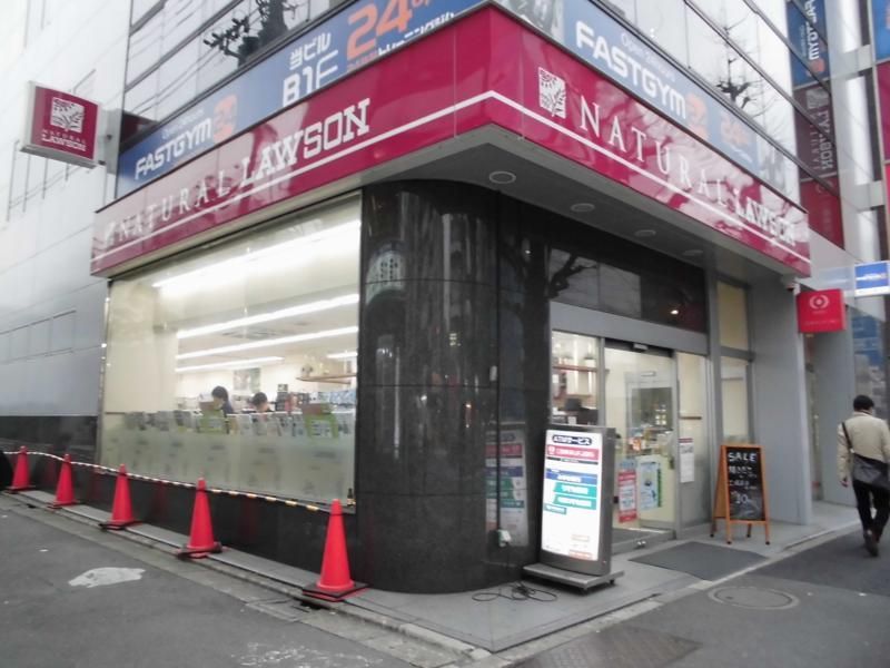 近くに物件から約180m(徒歩約3分)あり
