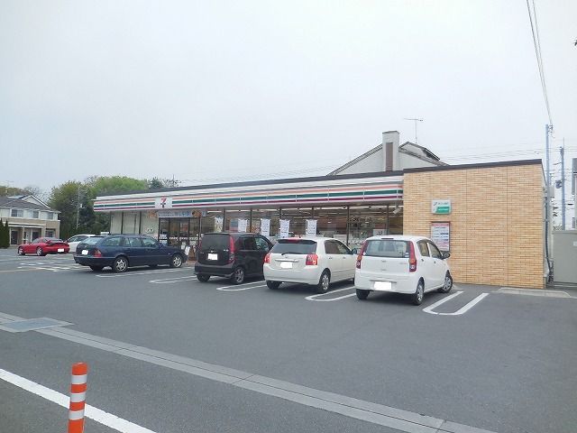 近くにアパートまで、約240ｍ。徒歩3分。あり