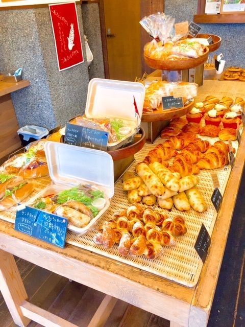 近くにパンと惣菜と珈琲と。まで80ｍ お惣菜も美味しいお店です。あり