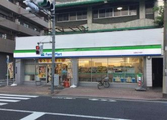 近くのファミリーマート 台東松が谷店まで100m(徒歩2分)