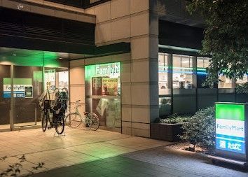 近くのファミリーマート グローバルフロントタワー店まで140m(徒歩2分)