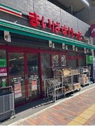 近くのまいばすけっと本郷3丁目まで384m（徒歩5分）
