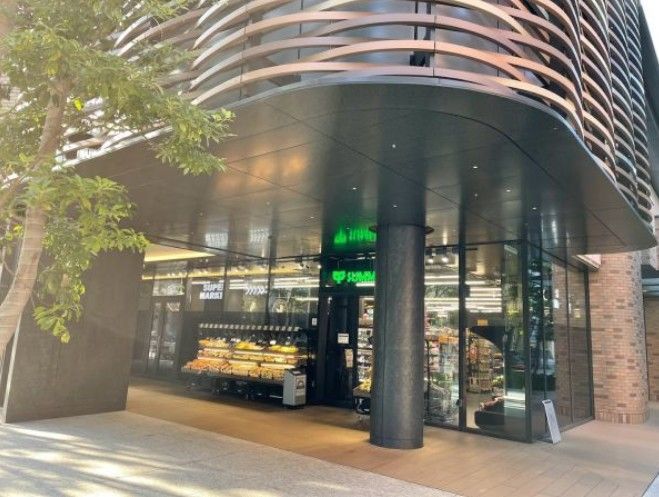 近くのサミットストア神田スクエア店まで167m(徒歩3分)