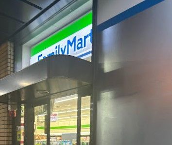 近くのファミリーマート 神谷町駅前店まで184m（徒歩3分）
