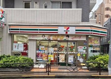 近くのセブンイレブン 文京湯島2丁目店まで158m(徒歩2分)
