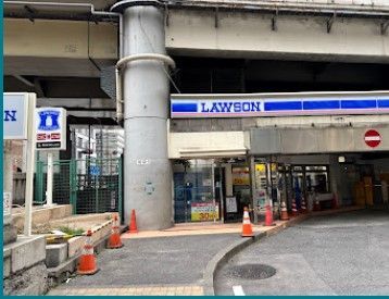 近くのローソン 日本橋かぶと町店まで103m（徒歩2分）