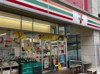 近くのセブンイレブン 新宿左門町店まで153m(徒歩2分)