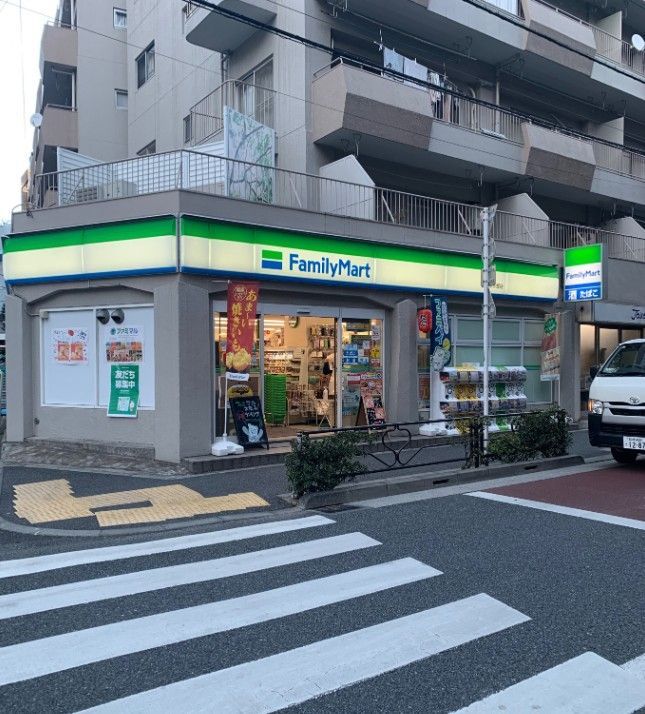 近くのファミリーマート 文京本郷店まで127m(徒歩2分)