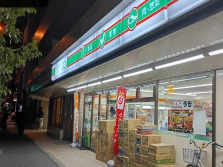 近くのローソンストア100 LS北上野二丁目店まで182m（徒歩3分）