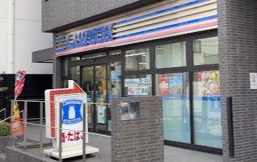 近くのローソン 文京サッカー通り店まで89m(徒歩2分)