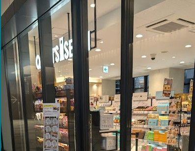 近くのクイーンズ伊勢丹 浜松町店まで456m（徒歩6分）