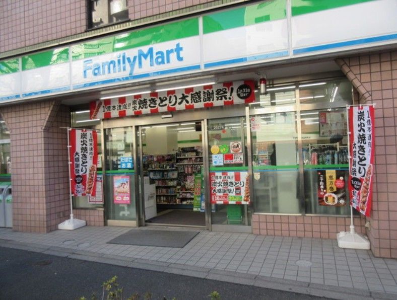 近くのファミリーマート 神田佐久間町店まで125m（徒歩2分）