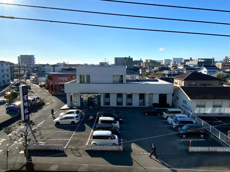 近くの宮崎銀行柳丸支店まで293m（徒歩4分）