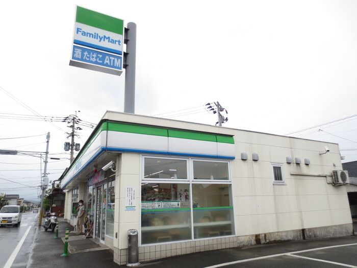 近くのファミリーマート 月見ヶ丘団地店まで76m(徒歩1分)