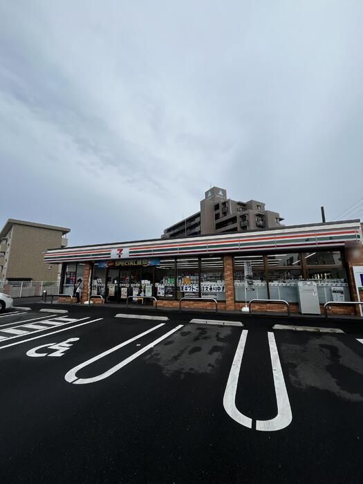 近くのファミリーマート 宮崎権現通り店まで68m(徒歩1分)