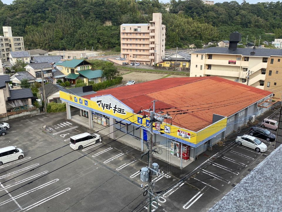 近くのドラッグストア マツモトキヨシ 清武駅前店まで49m(徒歩1分)