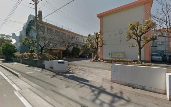 近くの宮崎市立潮見小学校まで224m(徒歩3分)