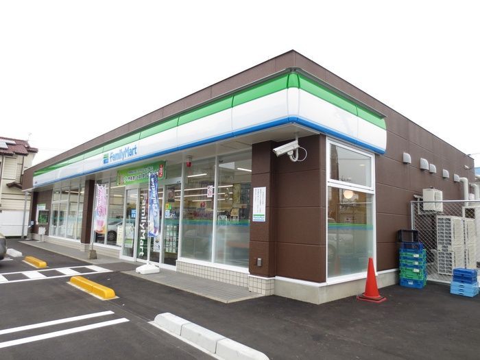 近くのファミリーマート 潮見町店まで238m（徒歩3分）