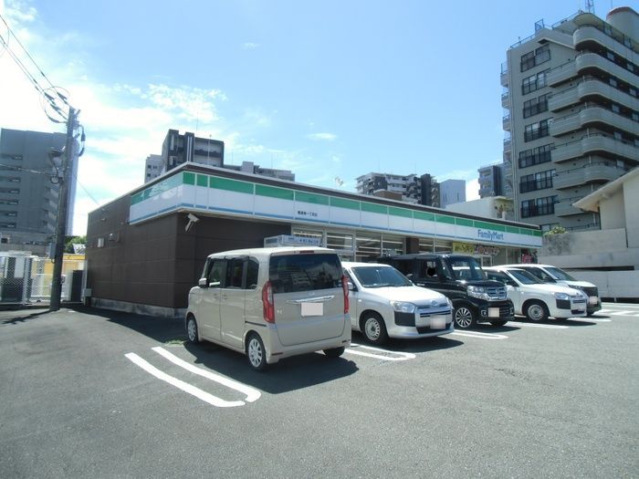 近くのファミリーマート 橘通東一丁目店まで336m(徒歩5分)