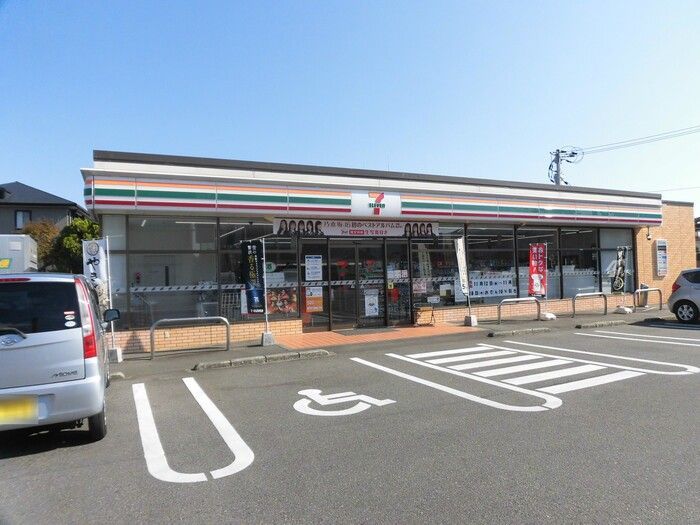 近くのセブンイレブン 宮崎南花ケ島町店まで205m（徒歩3分）