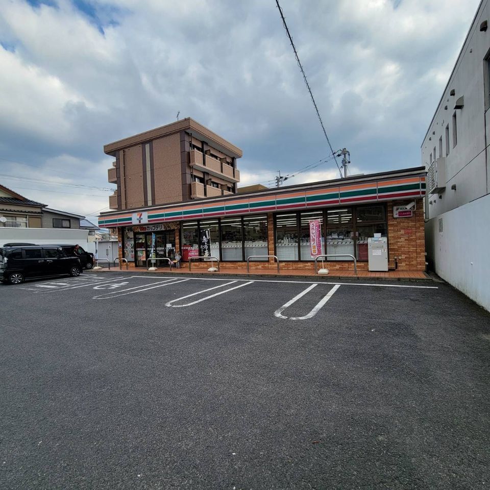 近くのセブンイレブン 佐世保上相浦店まで213m（徒歩3分）