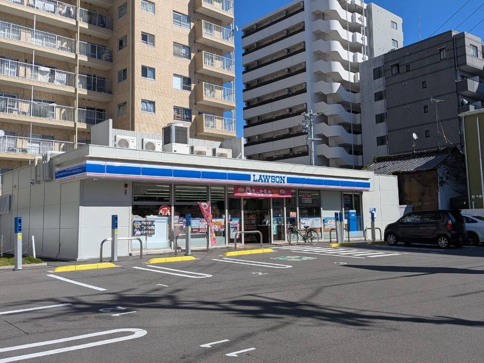 近くのローソン 中区新栄三丁目店まで245m(徒歩4分)