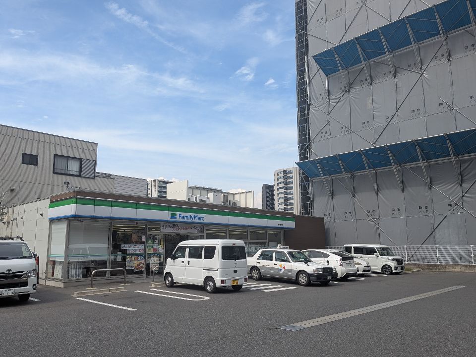 近くのファミリーマート 東外堀町店まで258m(徒歩4分)