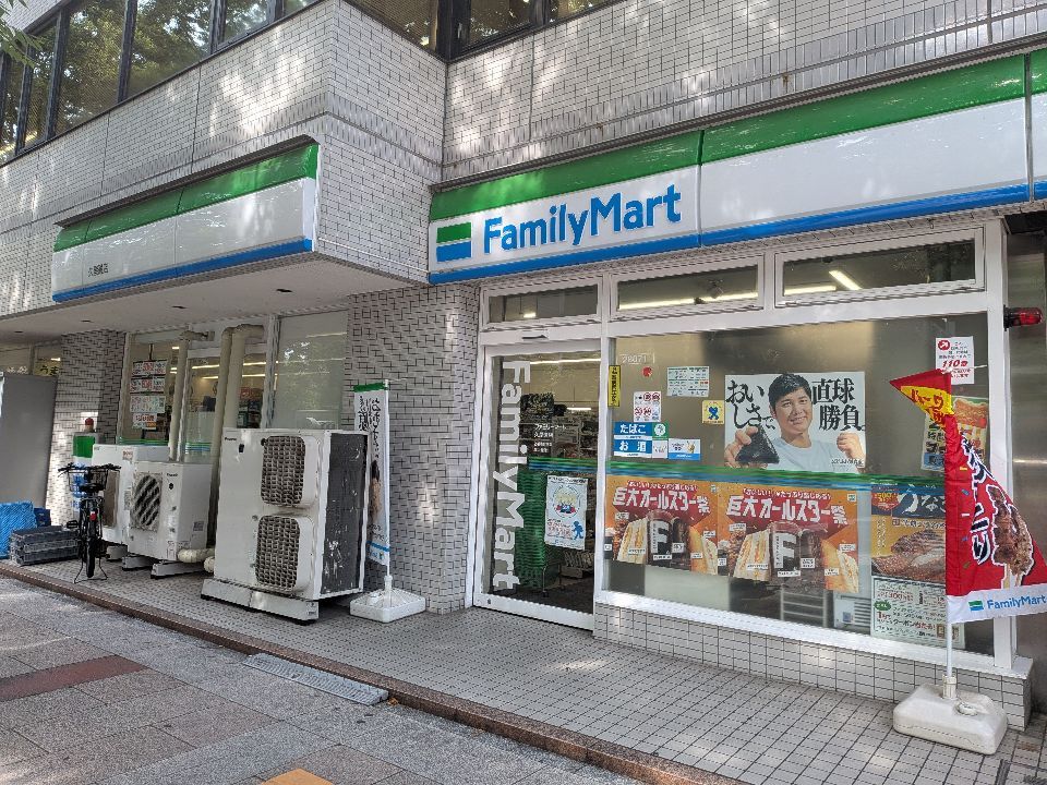 近くのファミリーマート 久屋通店まで31m(徒歩1分)