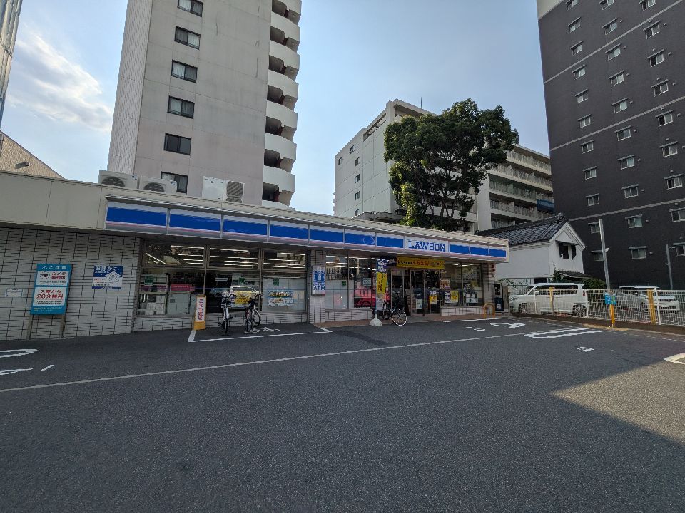 近くのローソン 中区瓦町店まで18m(徒歩1分)