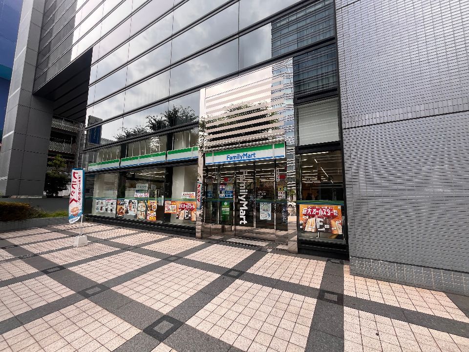 近くのファミリーマート 丸の内駅北店まで63m(徒歩1分)
