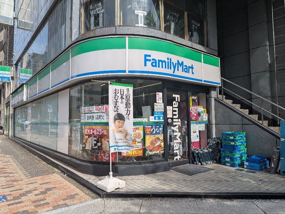 近くのファミリーマート 泉一丁目店まで149m(徒歩2分)