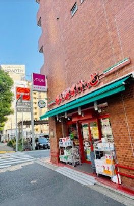 近くのまいばすけっと東五軒町まで222m(徒歩3分)