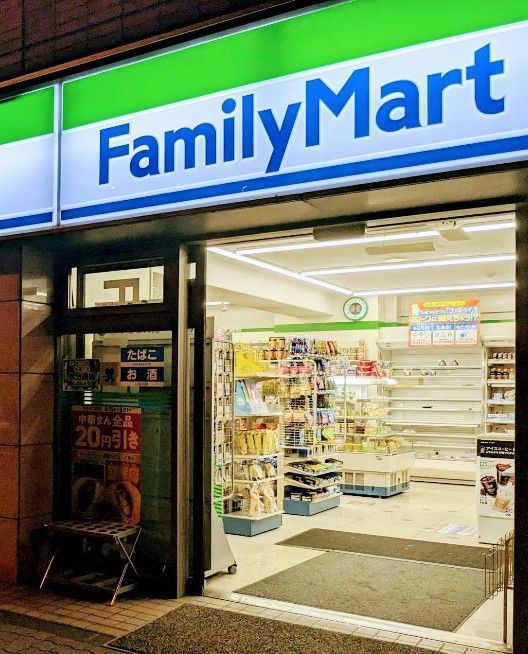 近くのファミリーマート 本駒込六丁目店まで65m(徒歩1分)