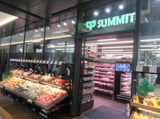 近くのサミットストア神田スクエア店まで83m(徒歩2分)