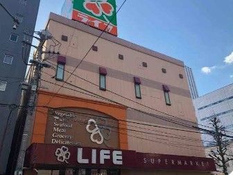 近くのライフ神田和泉町店まで151m（徒歩2分）