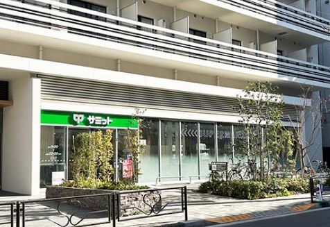 近くのサミットストア湯島天神南店まで302m(徒歩4分)