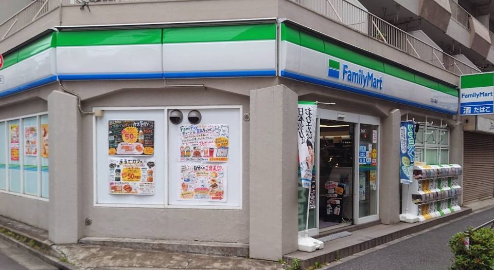 近くのファミリーマート 文京本郷店まで127m(徒歩2分)