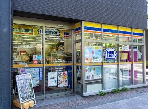 近くのミニストップ 上野池之端店まで157m(徒歩2分)
