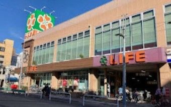 近くのライフ菊川店まで366m（徒歩5分）