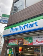 近くのファミリーマート 南大塚三丁目店まで78m（徒歩1分）